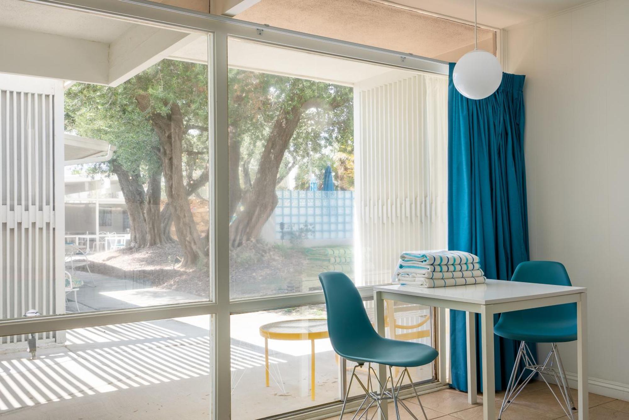 Monkey Tree Hotel By Avantstay Stylish Hotel In Palm Springs W Pool 외부 사진