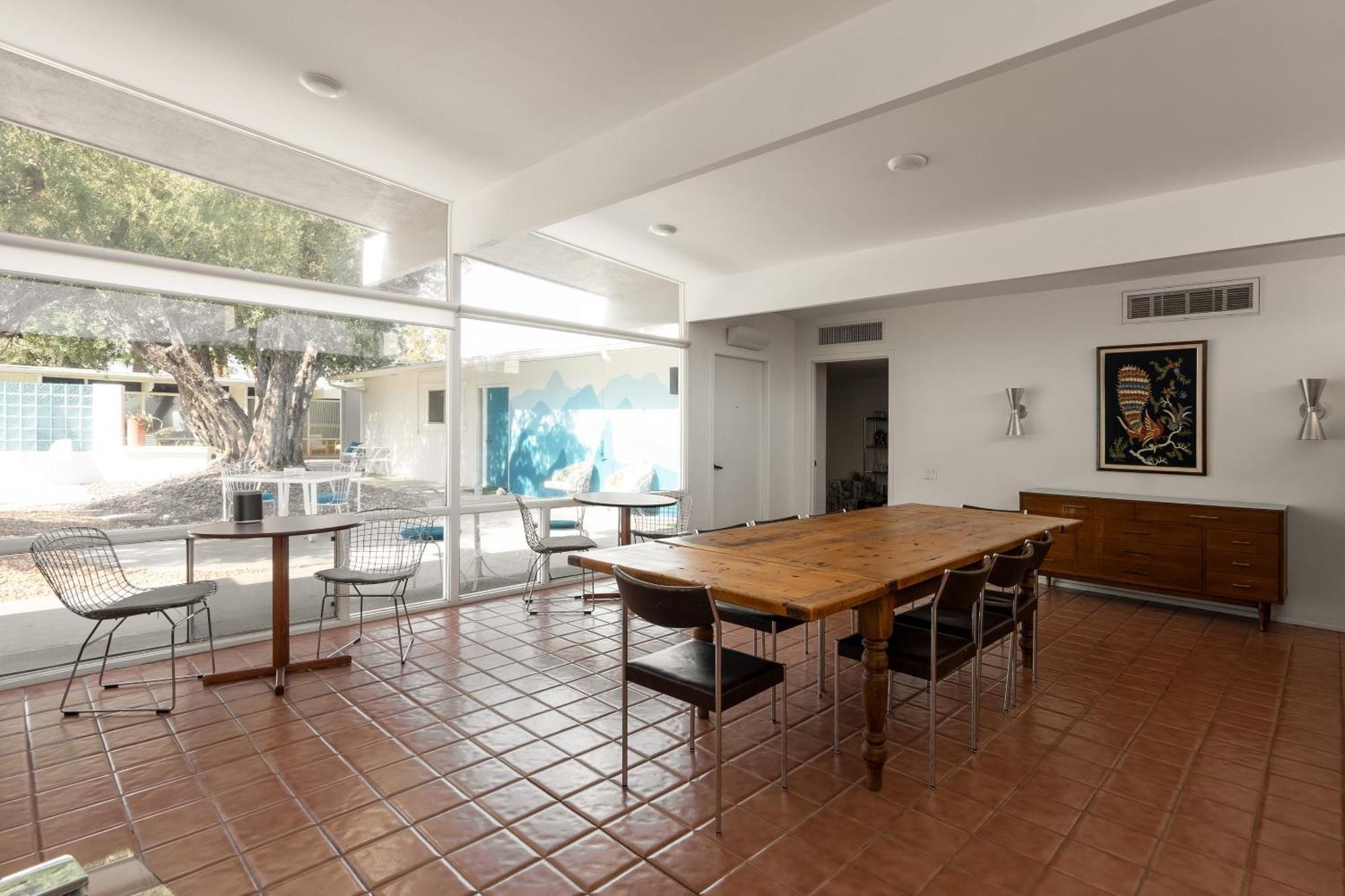 Monkey Tree Hotel By Avantstay Stylish Hotel In Palm Springs W Pool 외부 사진