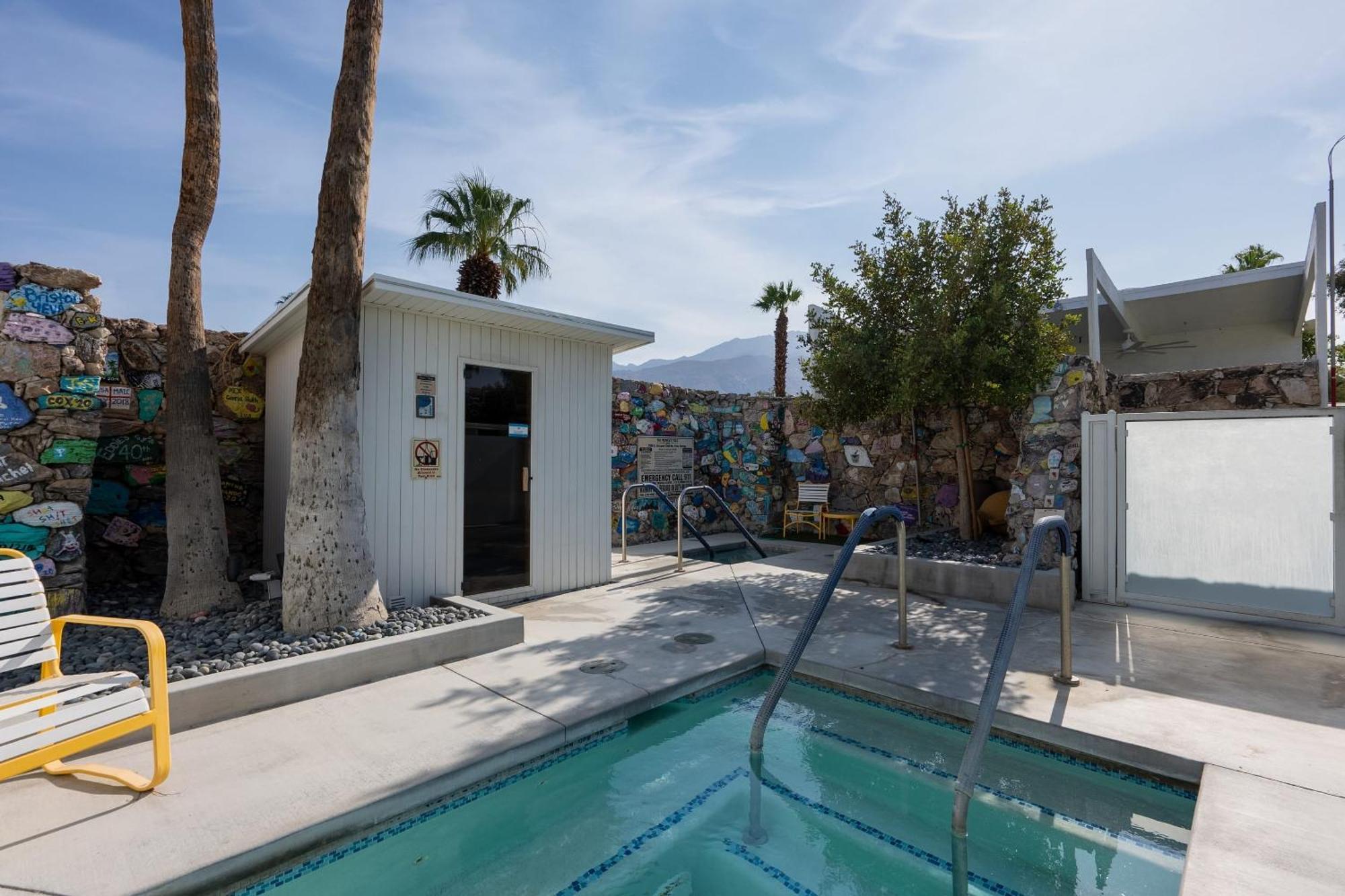 Monkey Tree Hotel By Avantstay Stylish Hotel In Palm Springs W Pool 외부 사진