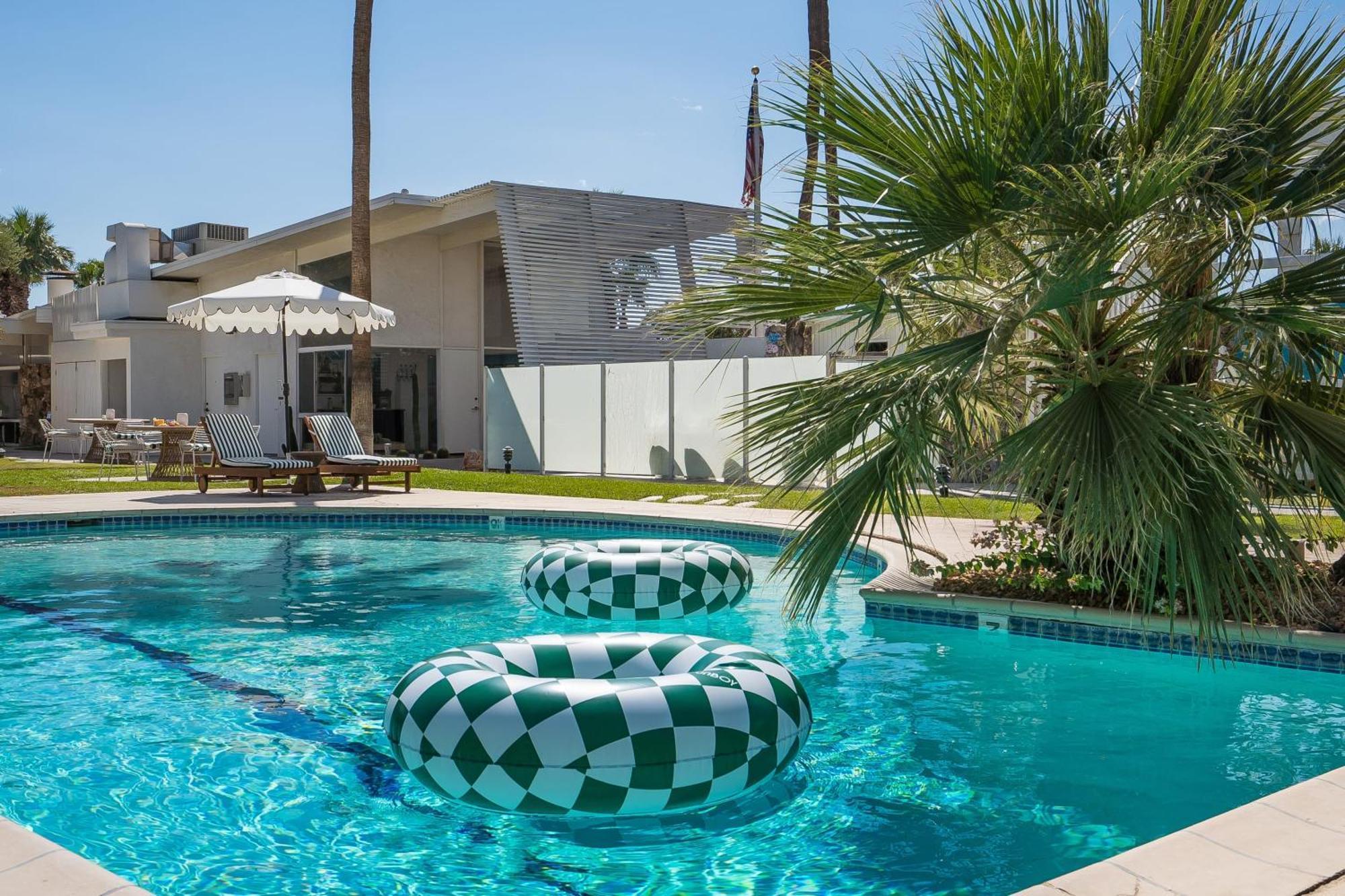 Monkey Tree Hotel By Avantstay Stylish Hotel In Palm Springs W Pool 외부 사진
