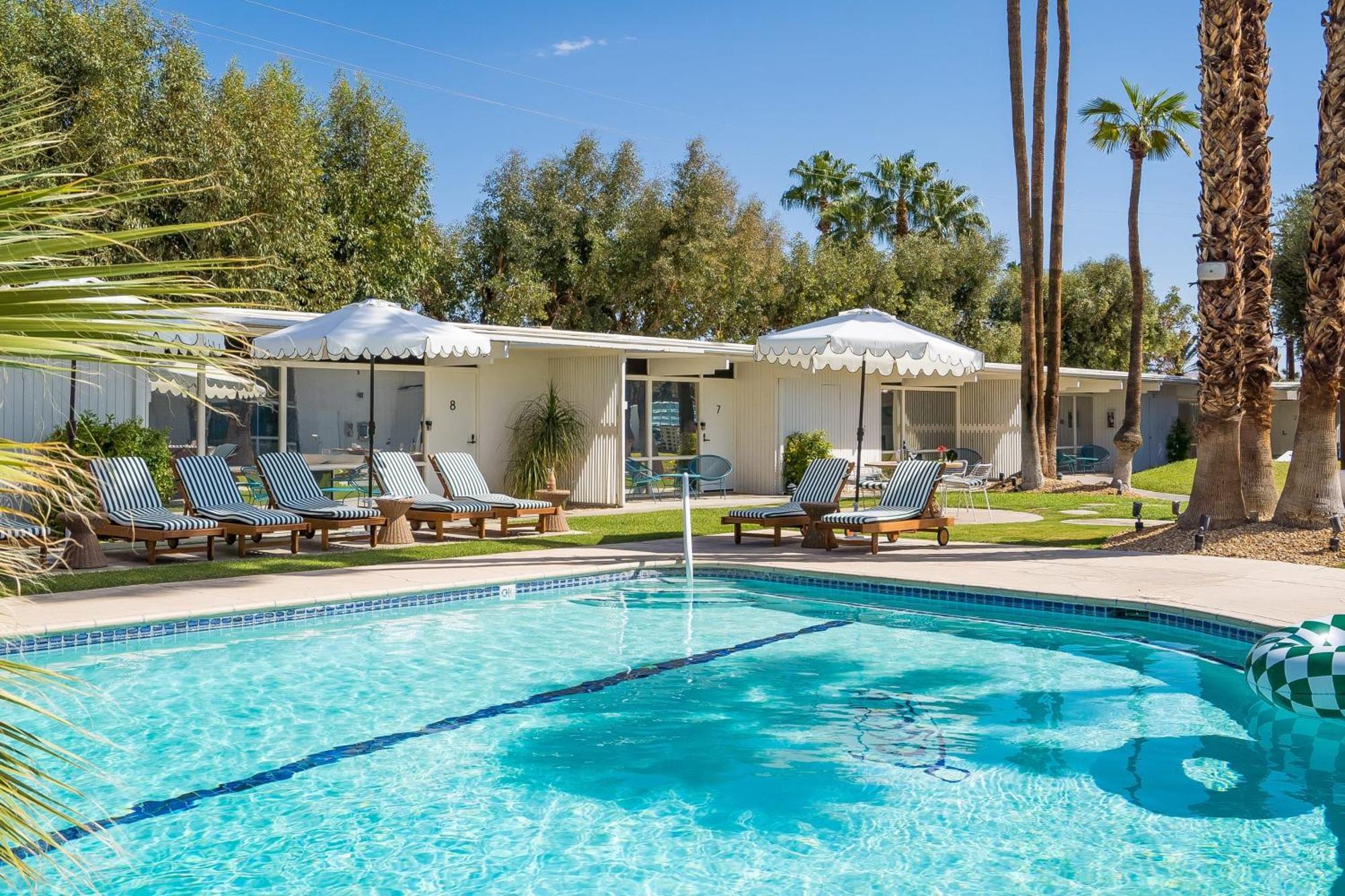Monkey Tree Hotel By Avantstay Stylish Hotel In Palm Springs W Pool 외부 사진